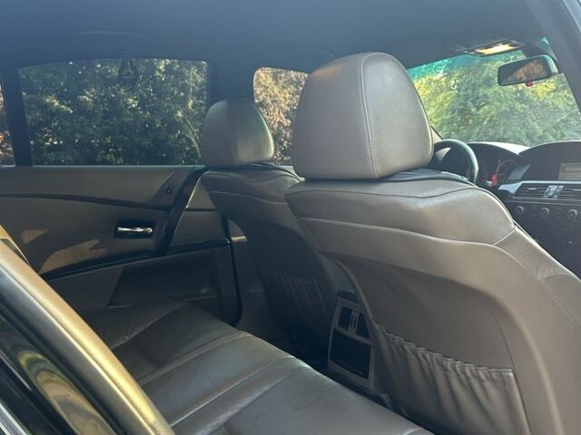 Черный БМВ 5 Серия, объемом двигателя 2.5 л и пробегом 400 тыс. км за 8600 $, фото 5 на Automoto.ua