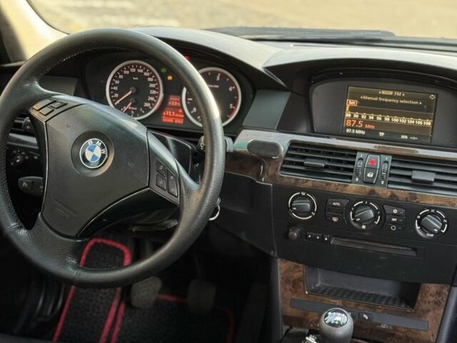 Чорний БМВ 5 Серія, об'ємом двигуна 3 л та пробігом 350 тис. км за 4100 $, фото 13 на Automoto.ua