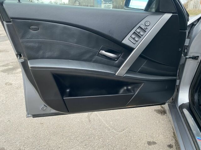 Черный БМВ 5 Серия, объемом двигателя 3 л и пробегом 300 тыс. км за 4499 $, фото 13 на Automoto.ua