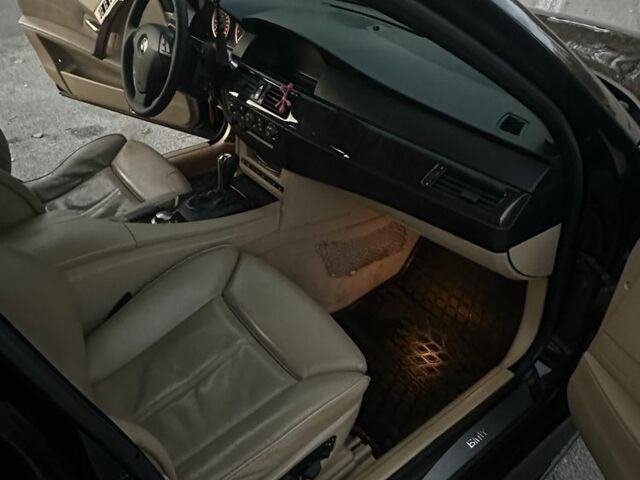 Чорний БМВ 5 Серія, об'ємом двигуна 3 л та пробігом 330 тис. км за 10500 $, фото 6 на Automoto.ua