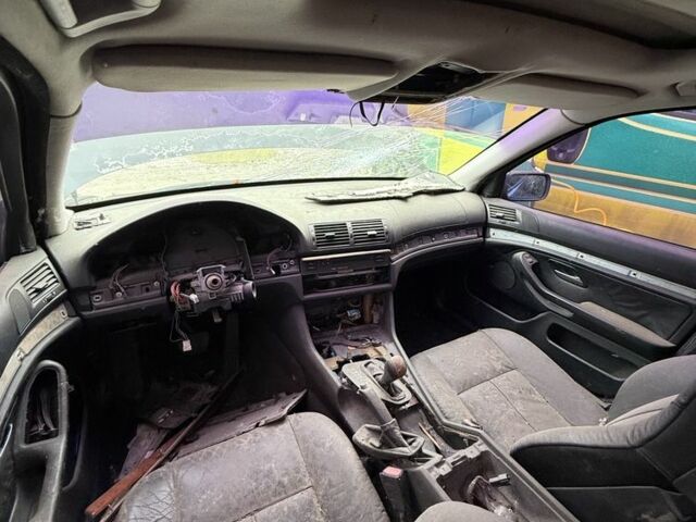 Черный БМВ 5 Серия, объемом двигателя 3 л и пробегом 3 тыс. км за 1000 $, фото 4 на Automoto.ua