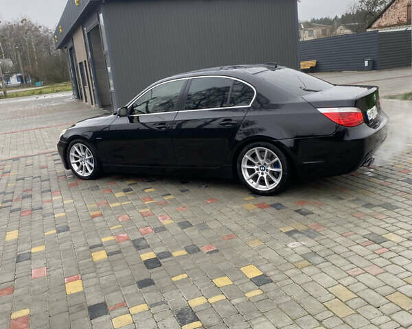 Черный БМВ 5 Серия, объемом двигателя 4.4 л и пробегом 325 тыс. км за 9000 $, фото 4 на Automoto.ua