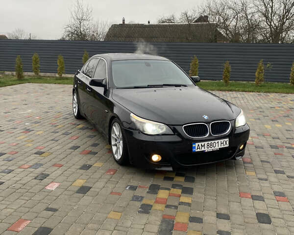 Черный БМВ 5 Серия, объемом двигателя 4.4 л и пробегом 325 тыс. км за 9000 $, фото 1 на Automoto.ua