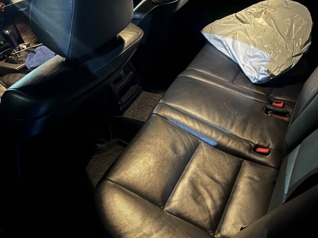 Черный БМВ 5 Серия, объемом двигателя 3 л и пробегом 400 тыс. км за 3850 $, фото 7 на Automoto.ua