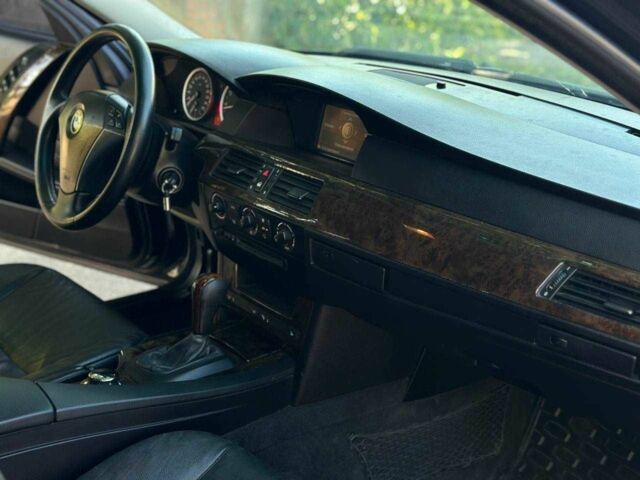 Черный БМВ 5 Серия, объемом двигателя 2.5 л и пробегом 350 тыс. км за 5800 $, фото 11 на Automoto.ua