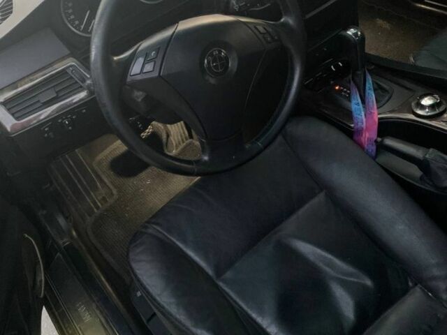 Черный БМВ 5 Серия, объемом двигателя 3 л и пробегом 320 тыс. км за 3600 $, фото 4 на Automoto.ua