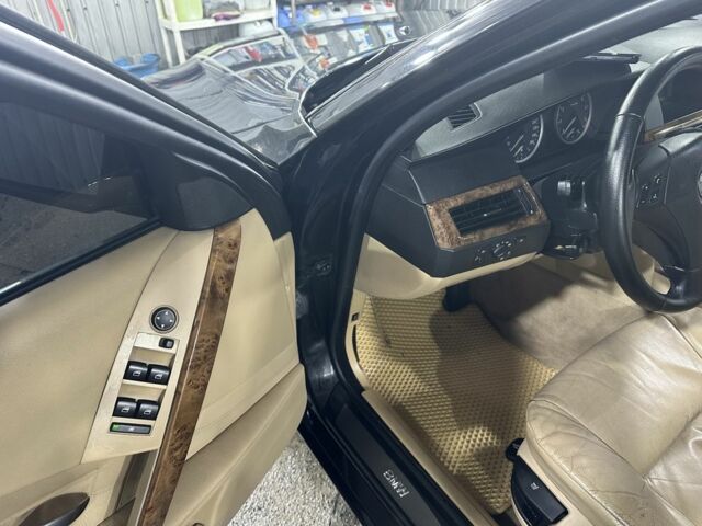 Черный БМВ 5 Серия, объемом двигателя 3 л и пробегом 389 тыс. км за 7800 $, фото 17 на Automoto.ua