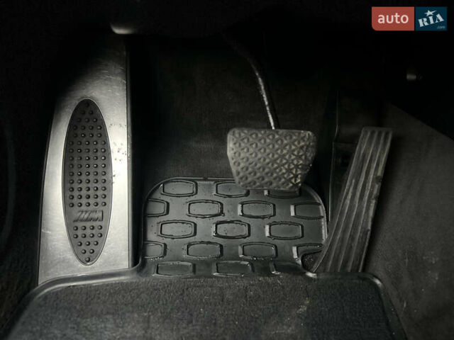 Черный БМВ 5 Серия, объемом двигателя 2.5 л и пробегом 334 тыс. км за 7900 $, фото 23 на Automoto.ua