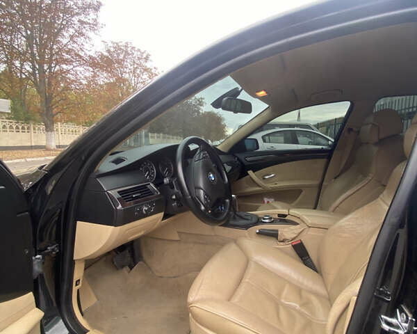 Черный БМВ 5 Серия, объемом двигателя 3 л и пробегом 317 тыс. км за 11000 $, фото 6 на Automoto.ua