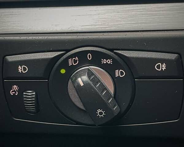 Черный БМВ 5 Серия, объемом двигателя 2.5 л и пробегом 283 тыс. км за 9900 $, фото 26 на Automoto.ua