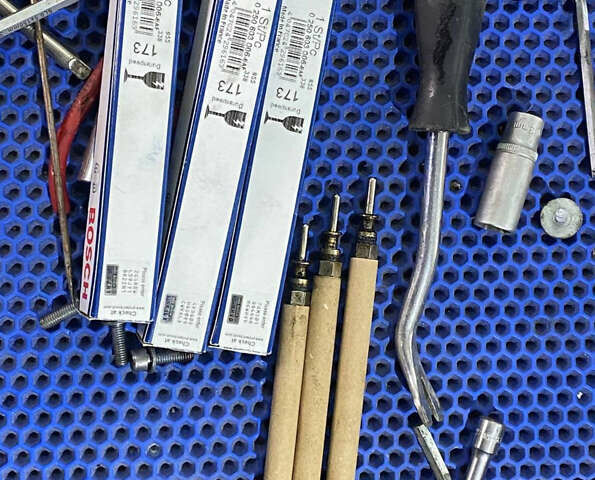 Черный БМВ 5 Серия, объемом двигателя 2 л и пробегом 324 тыс. км за 10700 $, фото 100 на Automoto.ua