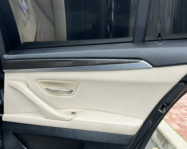 Черный БМВ 5 Серия, объемом двигателя 2.99 л и пробегом 392 тыс. км за 16000 $, фото 11 на Automoto.ua