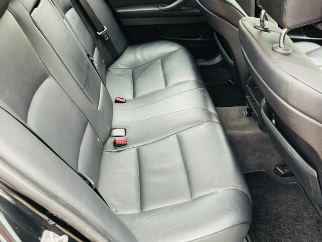 Чорний БМВ 5 Серія, об'ємом двигуна 2 л та пробігом 240 тис. км за 6398 $, фото 4 на Automoto.ua