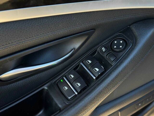 Черный БМВ 5 Серия, объемом двигателя 3 л и пробегом 271 тыс. км за 12500 $, фото 11 на Automoto.ua