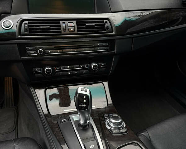 Черный БМВ 5 Серия, объемом двигателя 3 л и пробегом 217 тыс. км за 12300 $, фото 5 на Automoto.ua