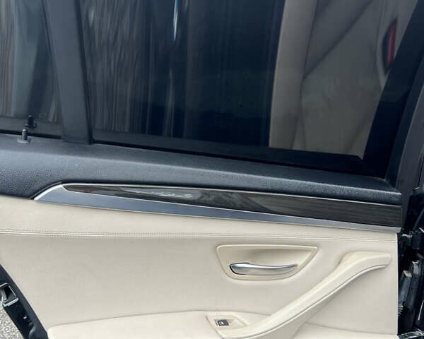 Черный БМВ 5 Серия, объемом двигателя 2.99 л и пробегом 392 тыс. км за 16000 $, фото 14 на Automoto.ua