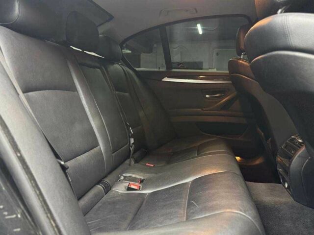 Чорний БМВ 5 Серія, об'ємом двигуна 3 л та пробігом 229 тис. км за 12800 $, фото 16 на Automoto.ua