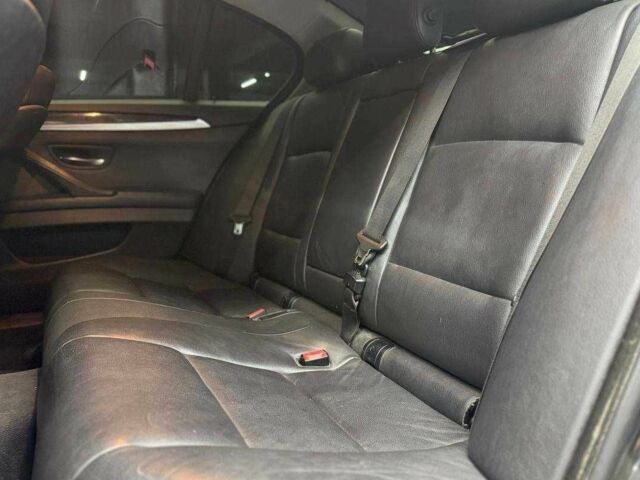 Чорний БМВ 5 Серія, об'ємом двигуна 3 л та пробігом 229 тис. км за 12800 $, фото 15 на Automoto.ua