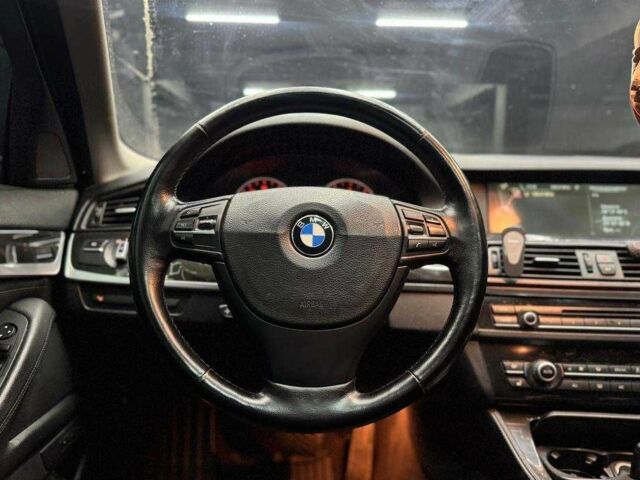 Чорний БМВ 5 Серія, об'ємом двигуна 3 л та пробігом 229 тис. км за 12800 $, фото 10 на Automoto.ua