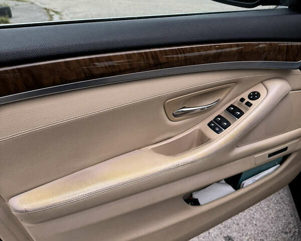 Чорний БМВ 5 Серія, об'ємом двигуна 2.98 л та пробігом 260 тис. км за 12000 $, фото 12 на Automoto.ua