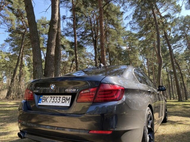 Чорний БМВ 5 Серія, об'ємом двигуна 2 л та пробігом 258 тис. км за 11000 $, фото 1 на Automoto.ua