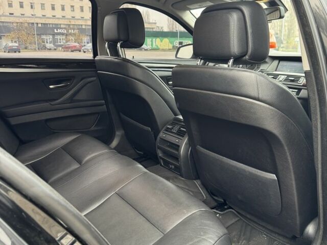 Чорний БМВ 5 Серія, об'ємом двигуна 3 л та пробігом 251 тис. км за 15000 $, фото 6 на Automoto.ua