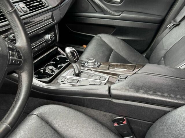 Чорний БМВ 5 Серія, об'ємом двигуна 3 л та пробігом 251 тис. км за 15000 $, фото 12 на Automoto.ua