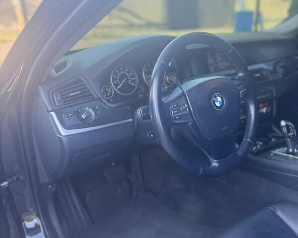 Черный БМВ 5 Серия, объемом двигателя 3 л и пробегом 296 тыс. км за 12300 $, фото 7 на Automoto.ua