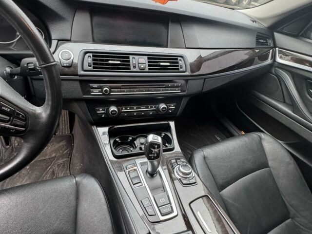 Чорний БМВ 5 Серія, об'ємом двигуна 3 л та пробігом 251 тис. км за 15000 $, фото 13 на Automoto.ua