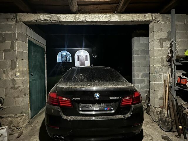 Чорний БМВ 5 Серія, об'ємом двигуна 2 л та пробігом 350 тис. км за 6000 $, фото 1 на Automoto.ua