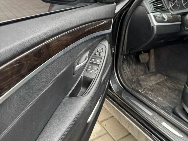 Чорний БМВ 5 Серія, об'ємом двигуна 3 л та пробігом 251 тис. км за 15000 $, фото 9 на Automoto.ua