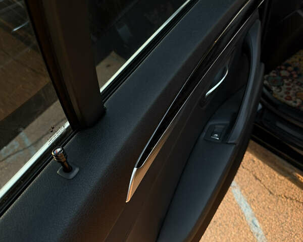 Черный БМВ 5 Серия, объемом двигателя 3 л и пробегом 228 тыс. км за 22500 $, фото 26 на Automoto.ua