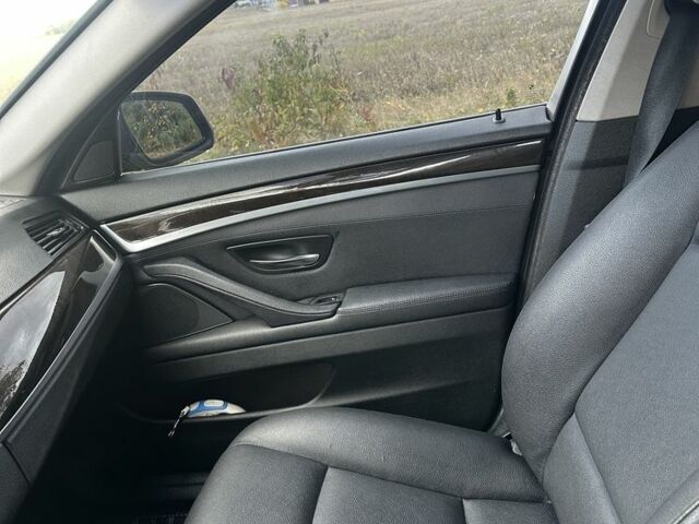 Чорний БМВ 5 Серія, об'ємом двигуна 2 л та пробігом 214 тис. км за 12000 $, фото 16 на Automoto.ua