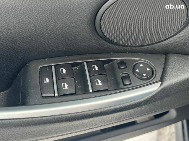 Чорний БМВ 5 Серія, об'ємом двигуна 3 л та пробігом 227 тис. км за 19290 $, фото 15 на Automoto.ua