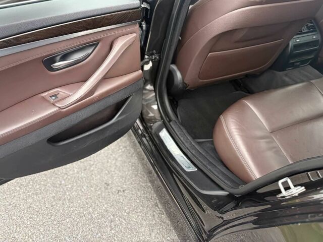 Черный БМВ 5 Серия, объемом двигателя 3 л и пробегом 77 тыс. км за 4300 $, фото 11 на Automoto.ua