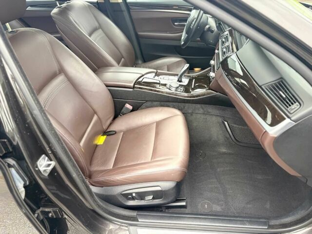 Черный БМВ 5 Серия, объемом двигателя 3 л и пробегом 77 тыс. км за 4300 $, фото 10 на Automoto.ua