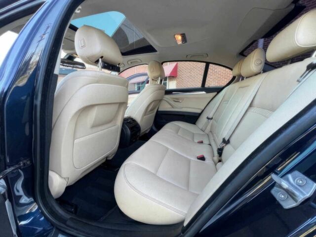 Чорний БМВ 5 Серія, об'ємом двигуна 3 л та пробігом 71 тис. км за 12300 $, фото 10 на Automoto.ua