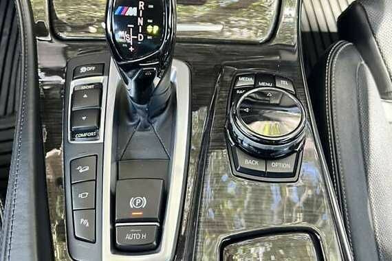 Черный БМВ 5 Серия, объемом двигателя 3 л и пробегом 150 тыс. км за 15000 $, фото 6 на Automoto.ua