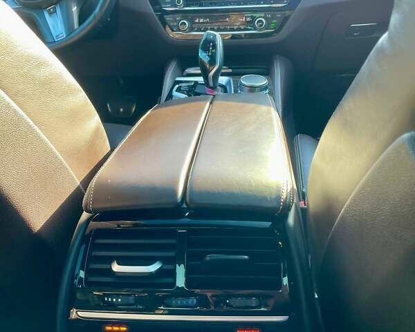 Чорний БМВ 5 Серія, об'ємом двигуна 3 л та пробігом 73 тис. км за 36800 $, фото 27 на Automoto.ua