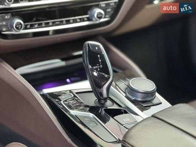 Чорний БМВ 5 Серія, об'ємом двигуна 3 л та пробігом 182 тис. км за 33500 $, фото 11 на Automoto.ua