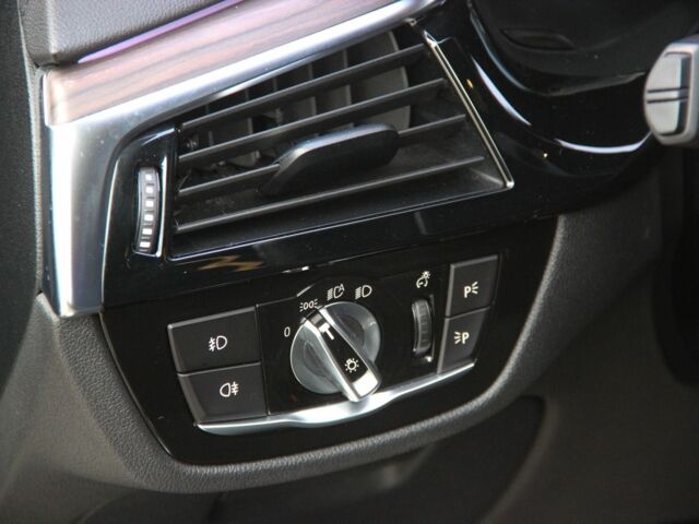 Чорний БМВ 5 Серія, об'ємом двигуна 2 л та пробігом 62 тис. км за 31000 $, фото 19 на Automoto.ua