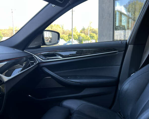 Чорний БМВ 5 Серія, об'ємом двигуна 3 л та пробігом 178 тис. км за 30500 $, фото 13 на Automoto.ua