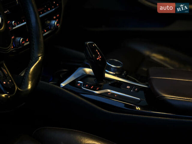 Чорний БМВ 5 Серія, об'ємом двигуна 3 л та пробігом 184 тис. км за 31000 $, фото 25 на Automoto.ua