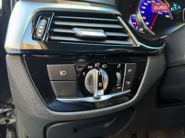 Черный БМВ 5 Серия, объемом двигателя 3 л и пробегом 97 тыс. км за 28900 $, фото 17 на Automoto.ua