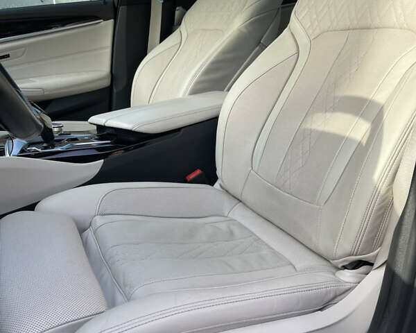 БМВ 5 Серия 2018 в Днепре (Днепропетровске) на Automoto.ua Черный БМВ 5 Серия, объемом двигателя 4.39 л и пробегом 129 тыс. км за 35599 $, фото 30 на Automoto.ua