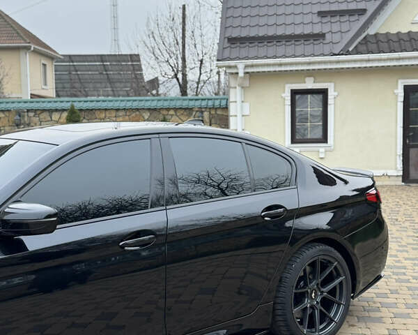 Чорний БМВ 5 Серія, об'ємом двигуна 3 л та пробігом 72 тис. км за 38500 $, фото 14 на Automoto.ua