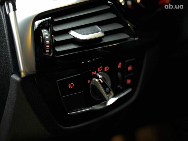 Чорний БМВ 5 Серія, об'ємом двигуна 2 л та пробігом 82 тис. км за 35440 $, фото 39 на Automoto.ua