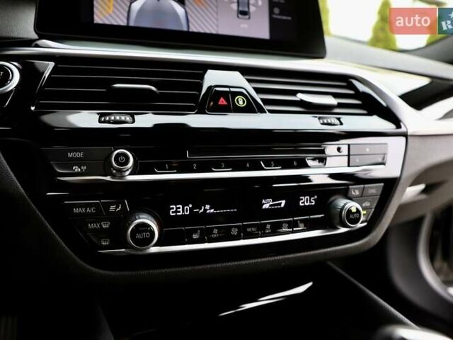 Чорний БМВ 5 Серія, об'ємом двигуна 2 л та пробігом 66 тис. км за 46899 $, фото 195 на Automoto.ua