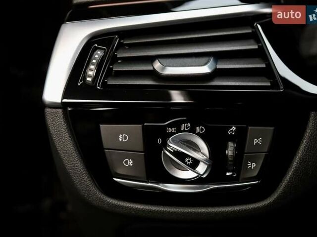 Чорний БМВ 5 Серія, об'ємом двигуна 2 л та пробігом 66 тис. км за 46899 $, фото 193 на Automoto.ua