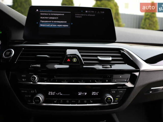 Чорний БМВ 5 Серія, об'ємом двигуна 2 л та пробігом 66 тис. км за 46899 $, фото 225 на Automoto.ua